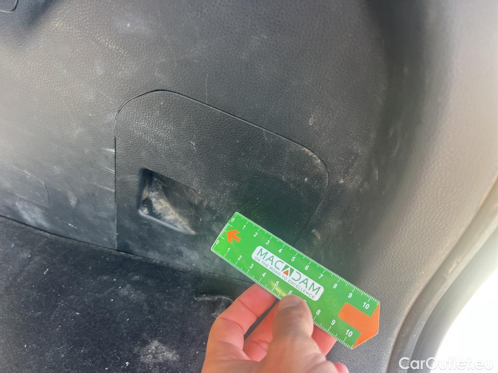  Toyota  Yaris TOYOTA  / 2020 / 5P / berlina con portón 1.5 120H Business Plus #29