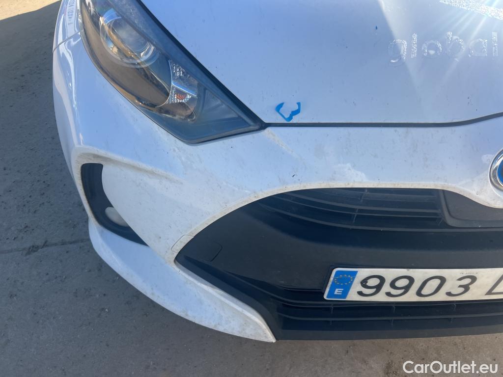  Toyota  Yaris TOYOTA  / 2020 / 5P / berlina con portón 1.5 120H Business Plus #39