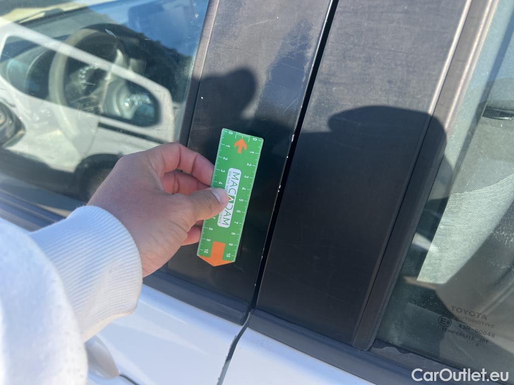  Toyota  Yaris TOYOTA  / 2020 / 5P / berlina con portón 1.5 120H Business Plus #14