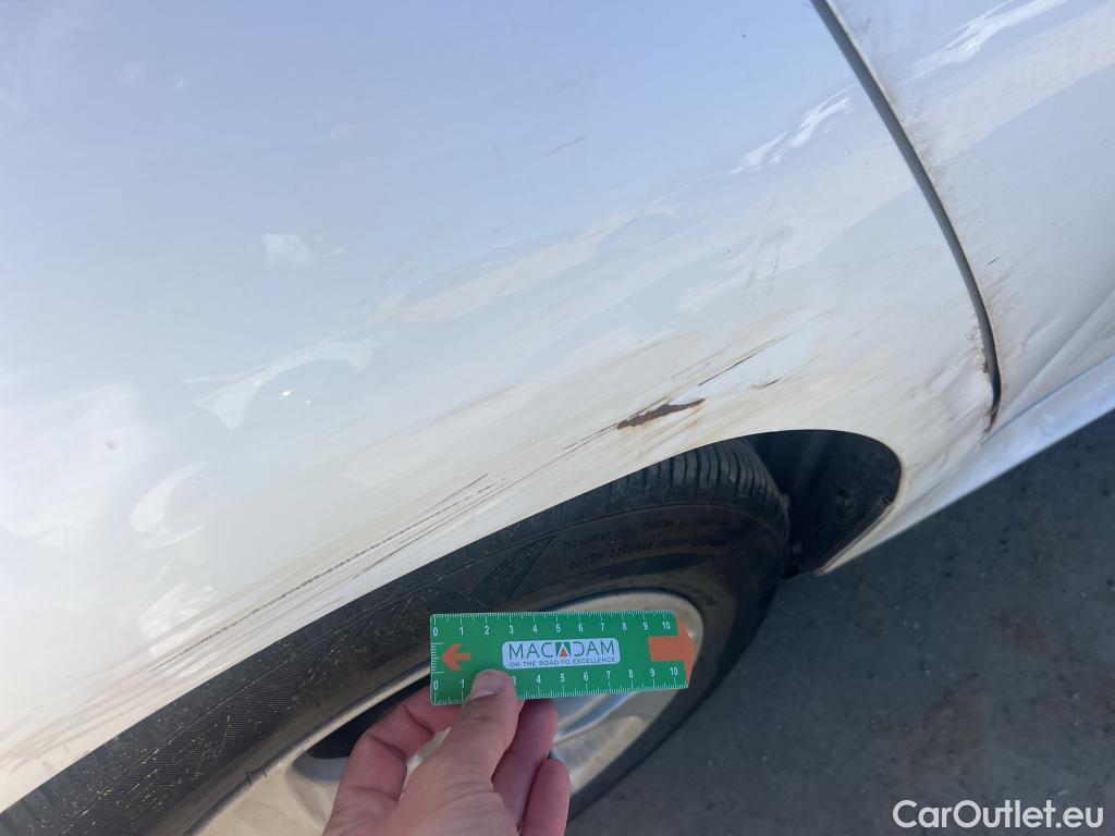  Toyota  Yaris TOYOTA  / 2020 / 5P / berlina con portón 1.5 120H Business Plus #10