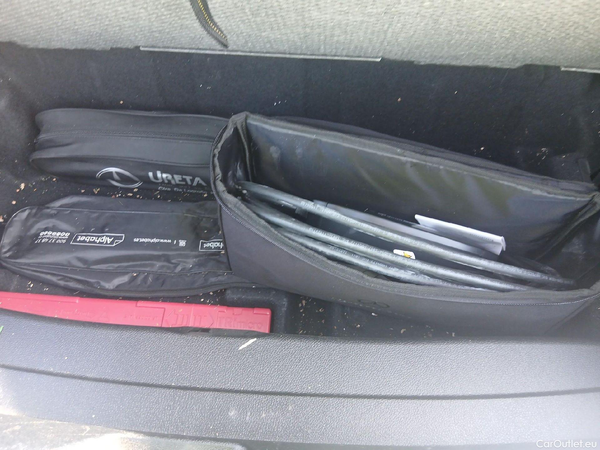  Mercedes  G-Klasee MERCEDES-BENZ GLC Coupé / 2019 / 5P / coupé GLC 300 de 4MATIC #2