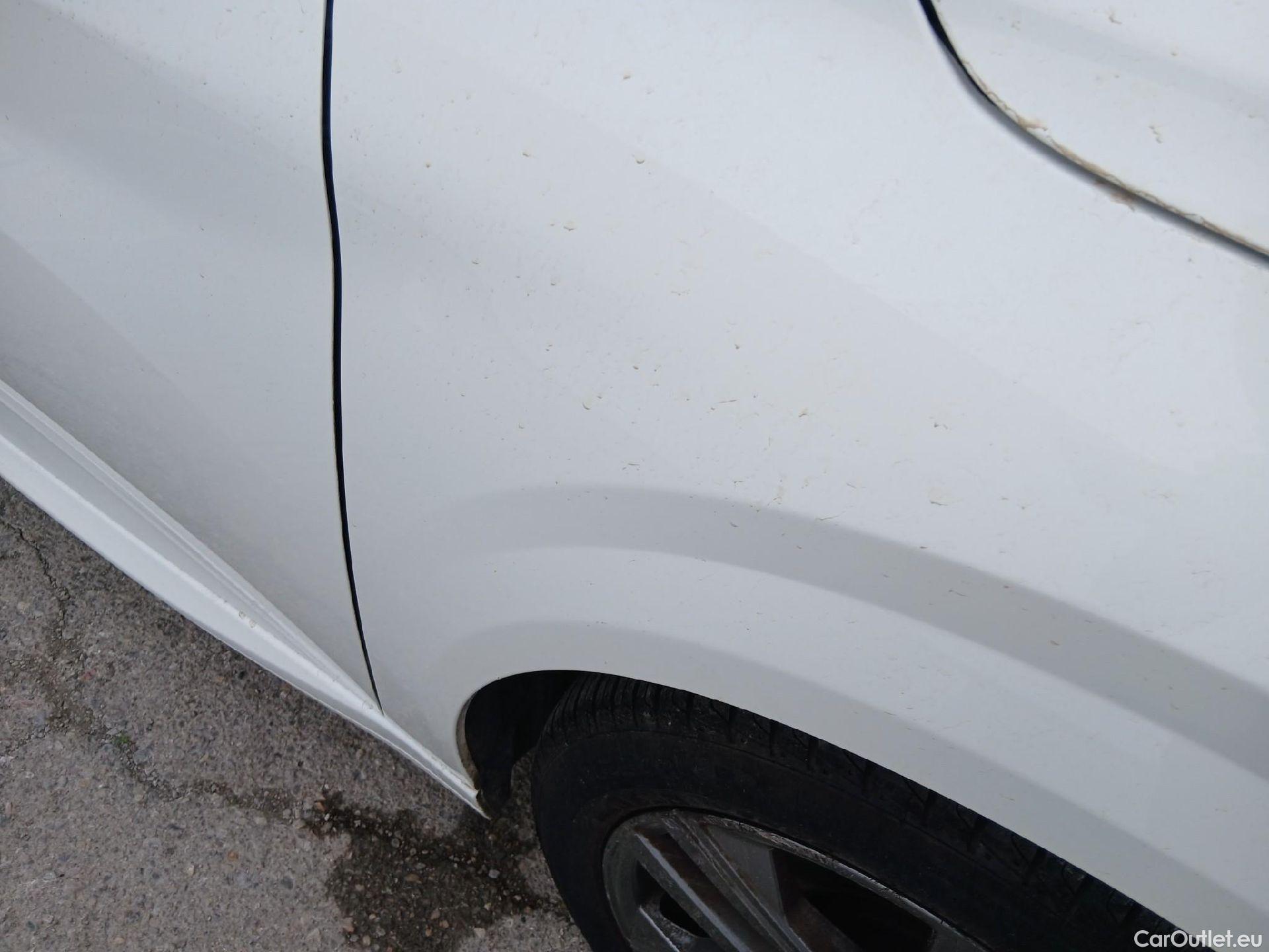  Peugeot  208 PEUGEOT  / 2019 / 5P / berlina con portón BlueHDi 73kW (100CV) Active Pack (AC2) #32