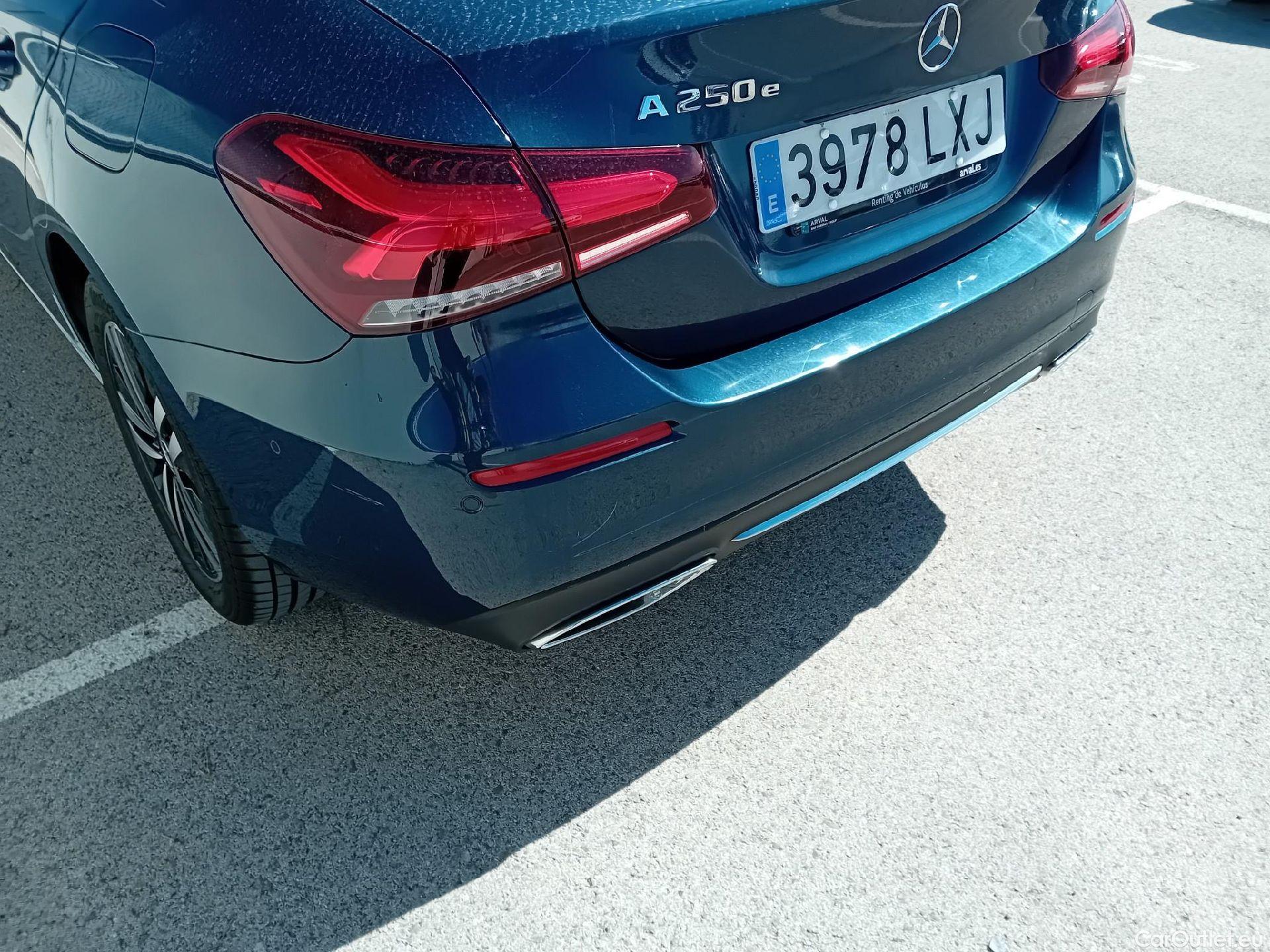  Mercedes  A-Klasse MERCEDES-BENZ Clase A / 2018 / 4P / sedán Sedán A 250 e #23