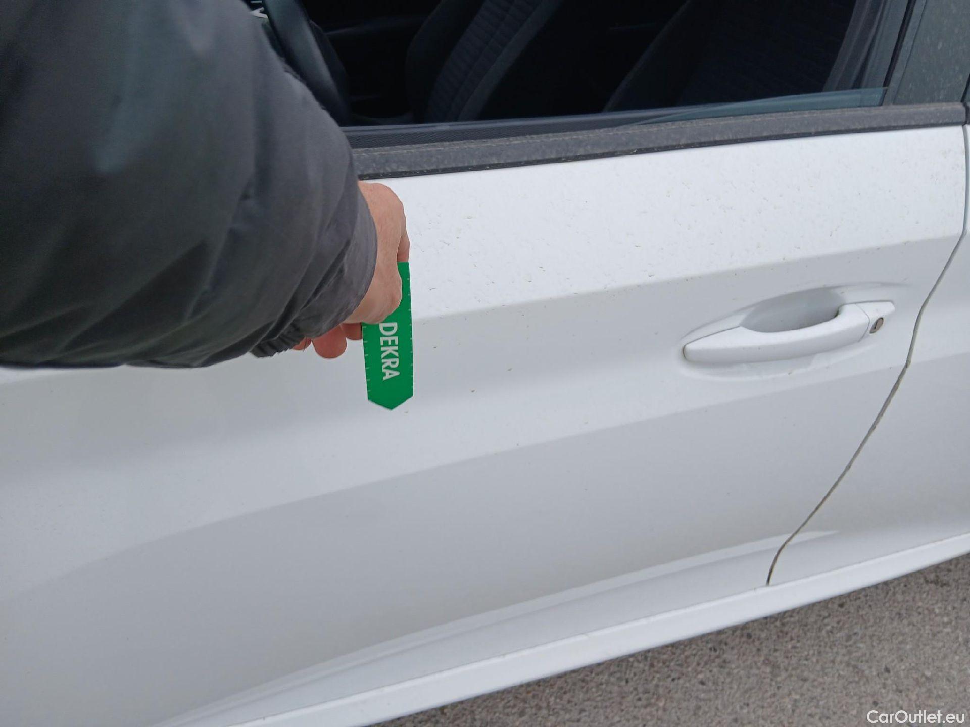  Peugeot  208 PEUGEOT  / 2019 / 5P / berlina con portón BlueHDi 73kW (100CV) Active Pack (AC2) #9