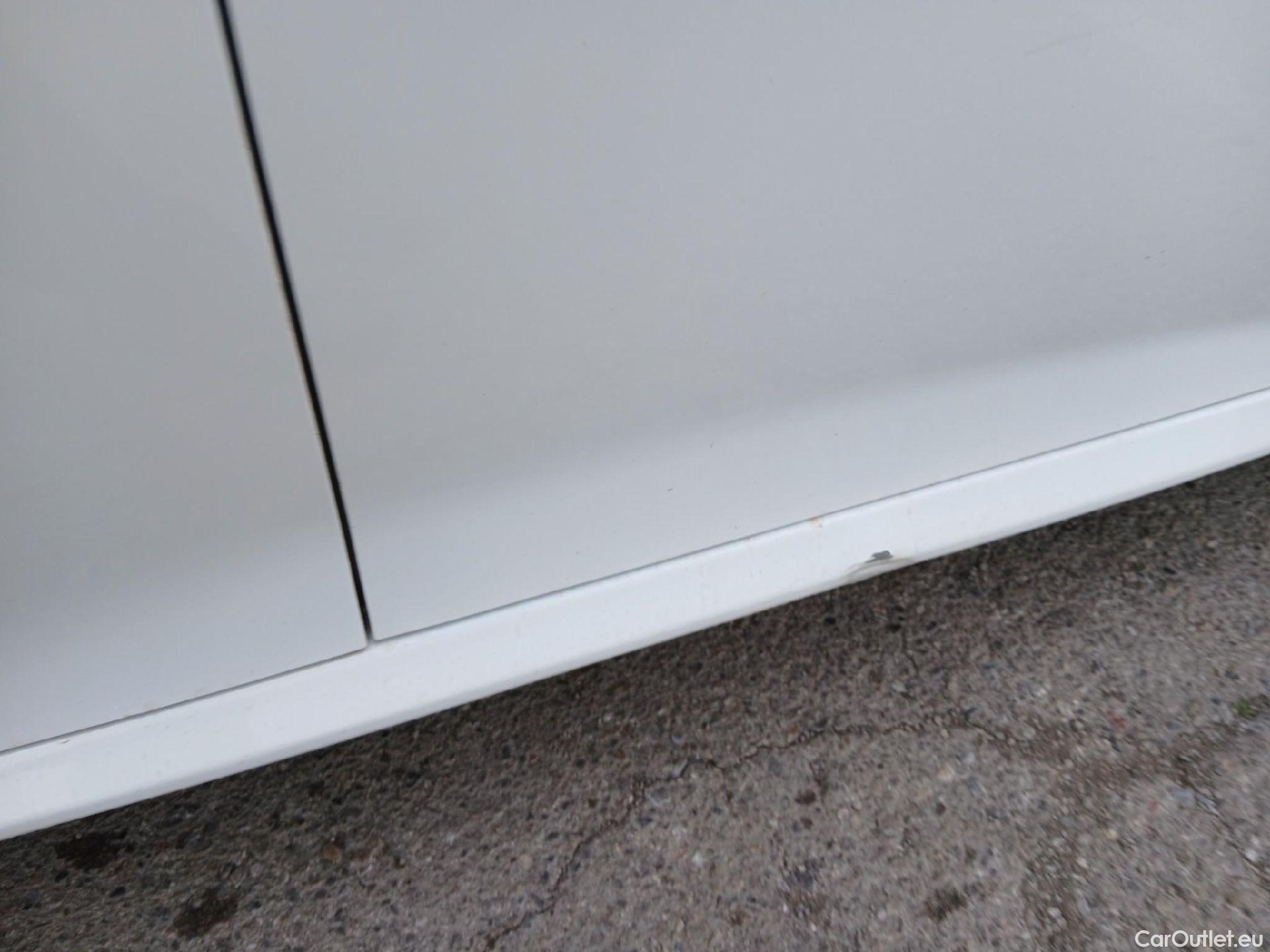  Peugeot  208 PEUGEOT  / 2019 / 5P / berlina con portón BlueHDi 73kW (100CV) Active Pack (AC2) #26