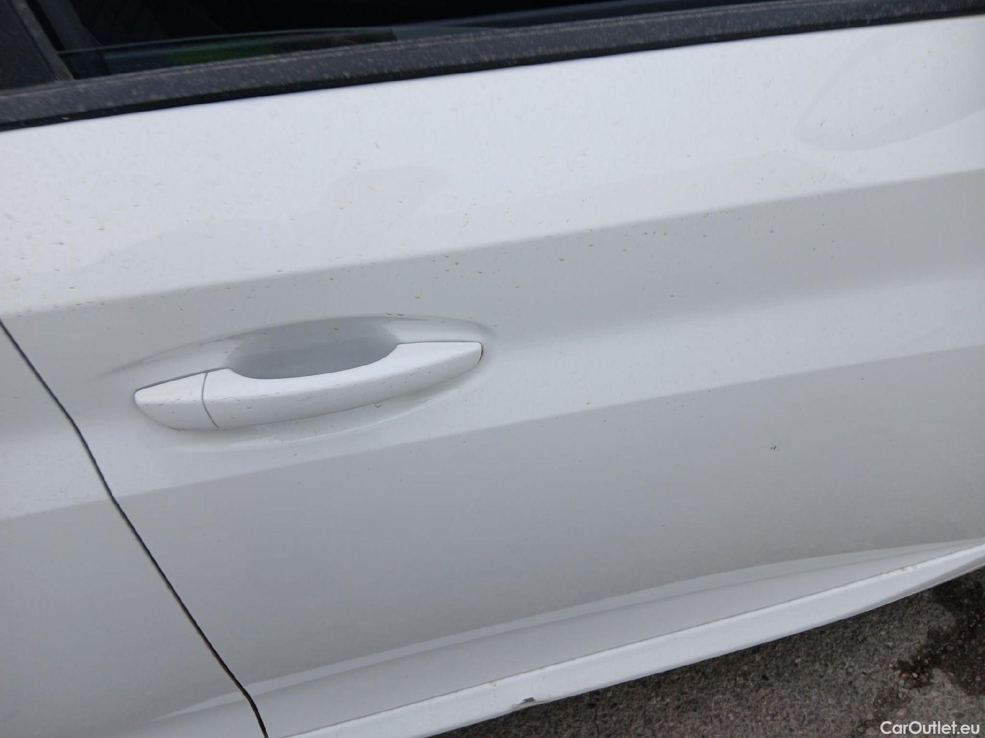  Peugeot  208 PEUGEOT  / 2019 / 5P / berlina con portón BlueHDi 73kW (100CV) Active Pack (AC2) #28