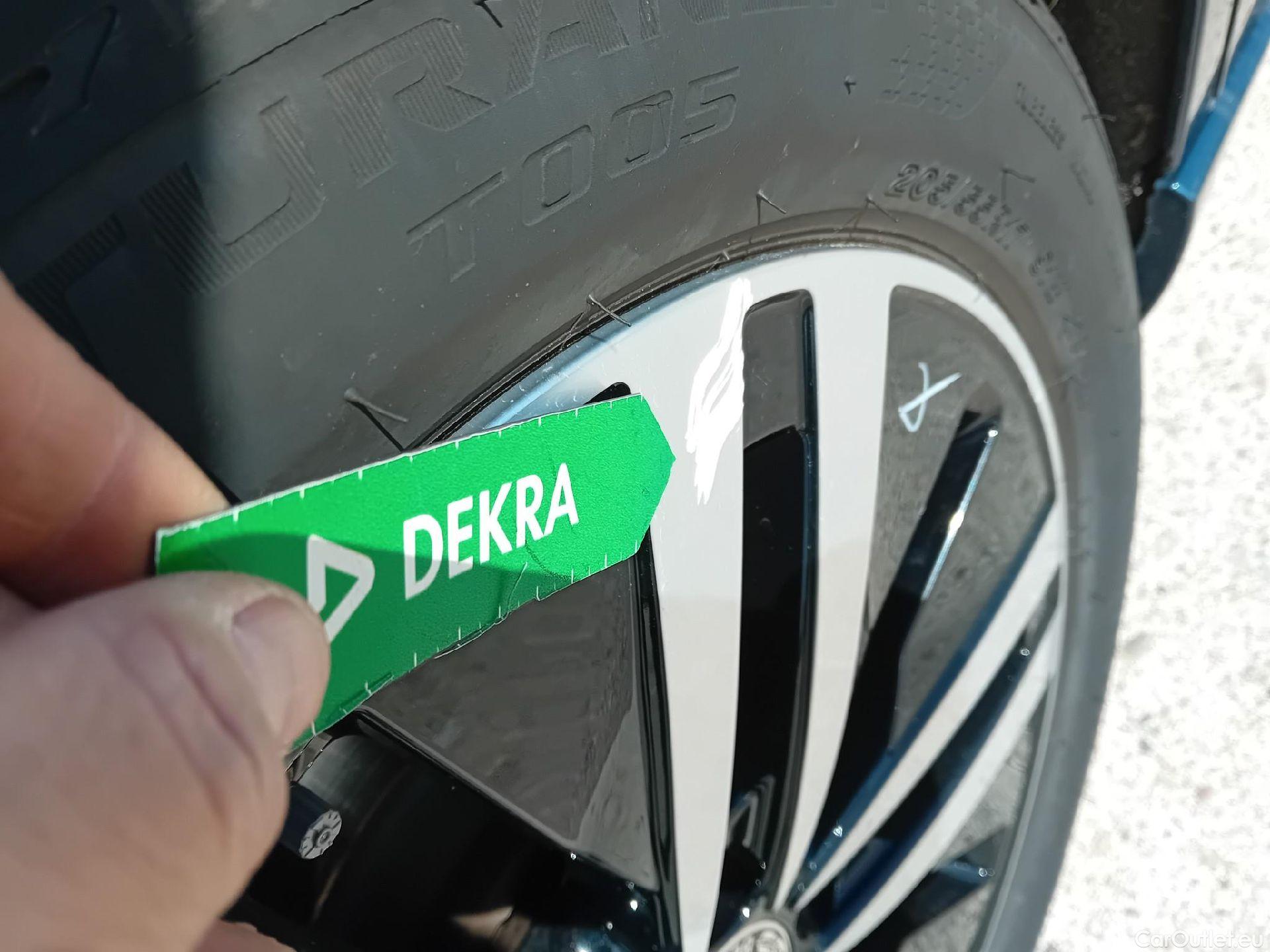  Mercedes  A-Klasse MERCEDES-BENZ Clase A / 2018 / 4P / sedán Sedán A 250 e #28