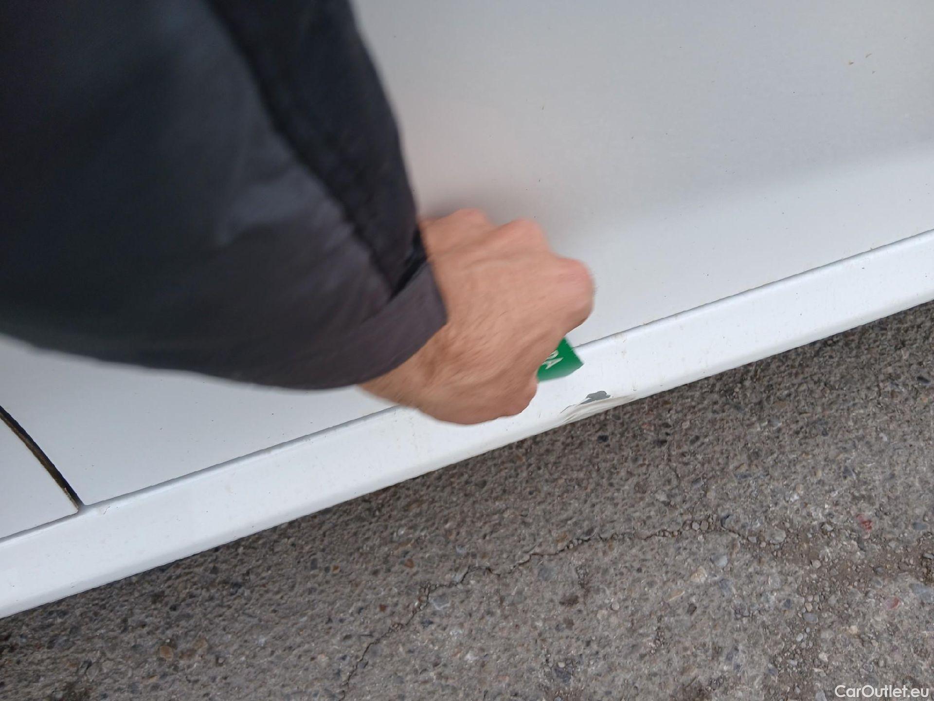  Peugeot  208 PEUGEOT  / 2019 / 5P / berlina con portón BlueHDi 73kW (100CV) Active Pack (AC2) #25