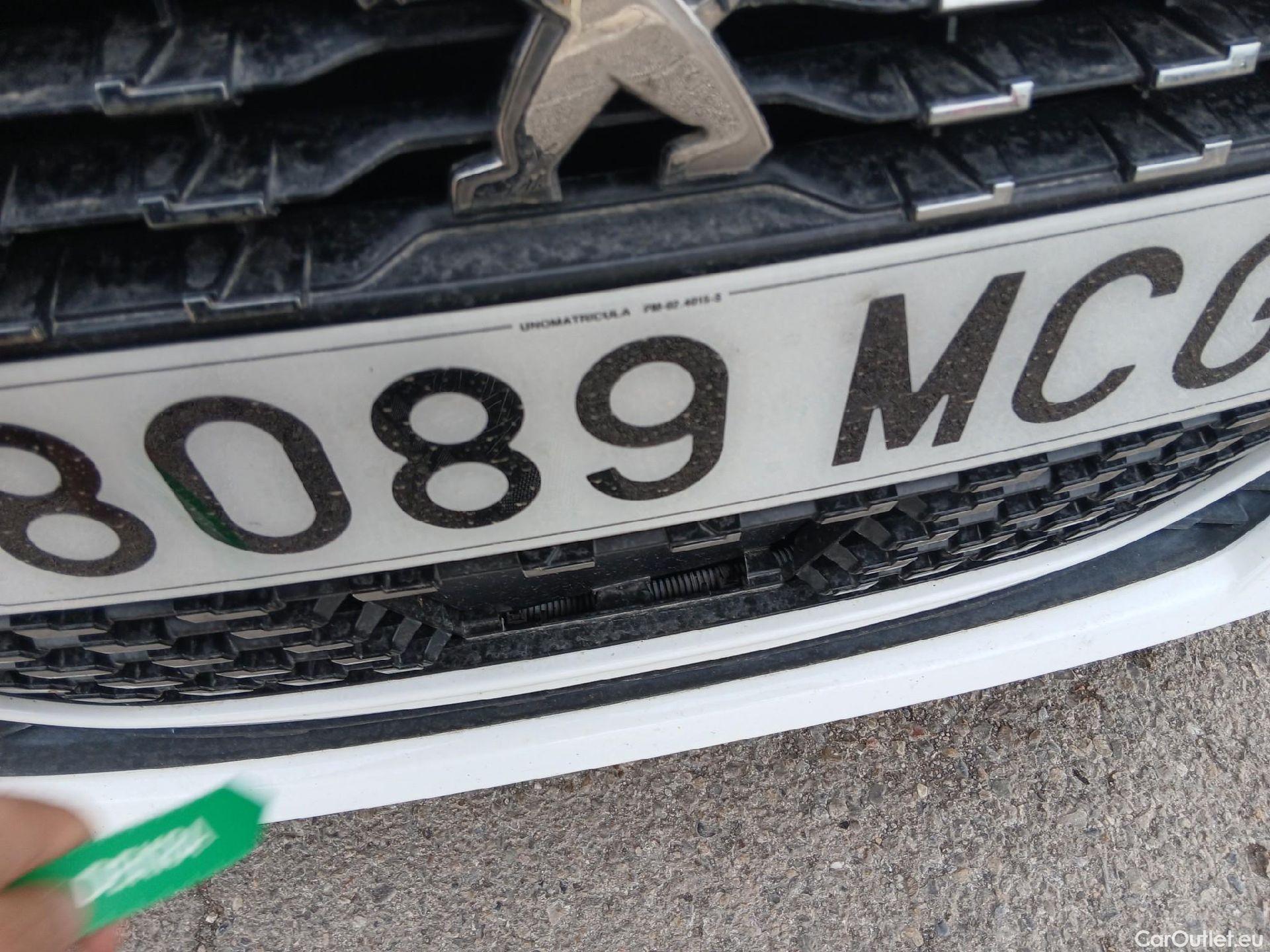  Peugeot  208 PEUGEOT  / 2019 / 5P / berlina con portón BlueHDi 73kW (100CV) Active Pack (AC2) #3