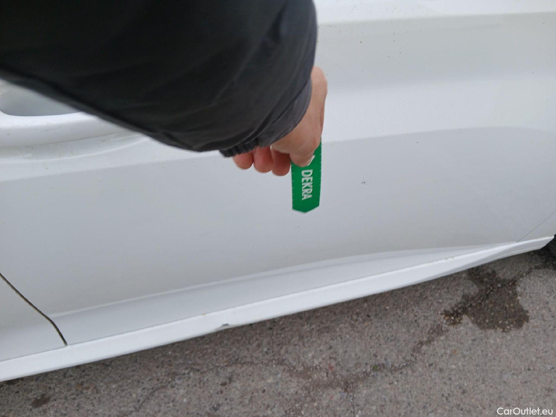  Peugeot  208 PEUGEOT  / 2019 / 5P / berlina con portón BlueHDi 73kW (100CV) Active Pack (AC2) #27