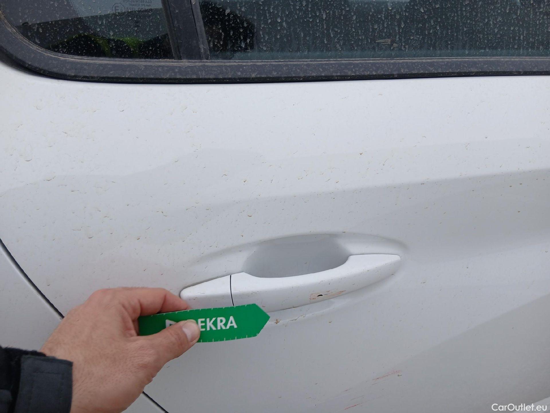  Peugeot  208 PEUGEOT  / 2019 / 5P / berlina con portón BlueHDi 73kW (100CV) Active Pack (AC2) #24