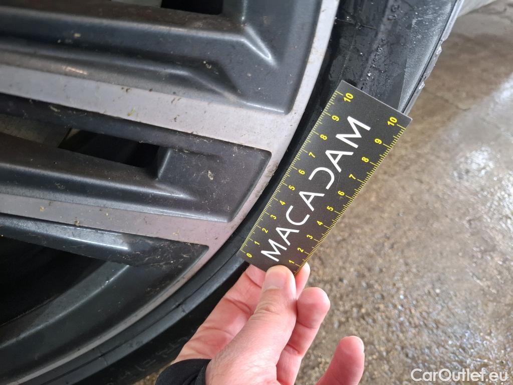  Bmw  Serie 1 BMW Série 1 / 2019 / 5P / Berline 116d DKG7 Business Design #16