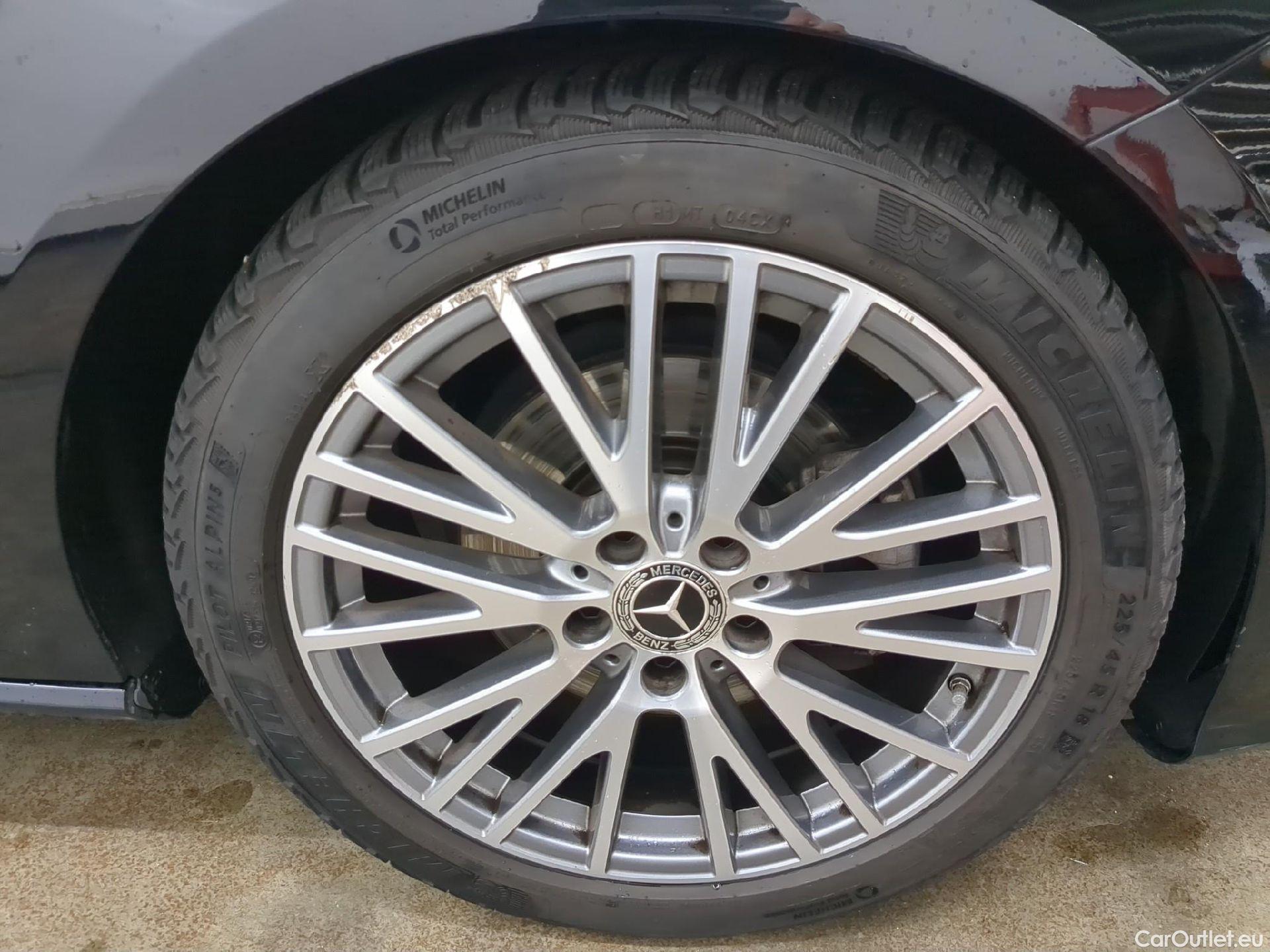  Mercedes  CLA-Klasse MERCEDES-BENZ CLA Shooting Brake / 2019 / 5P / Break CLA 200 d Progressive Line BA8 #17