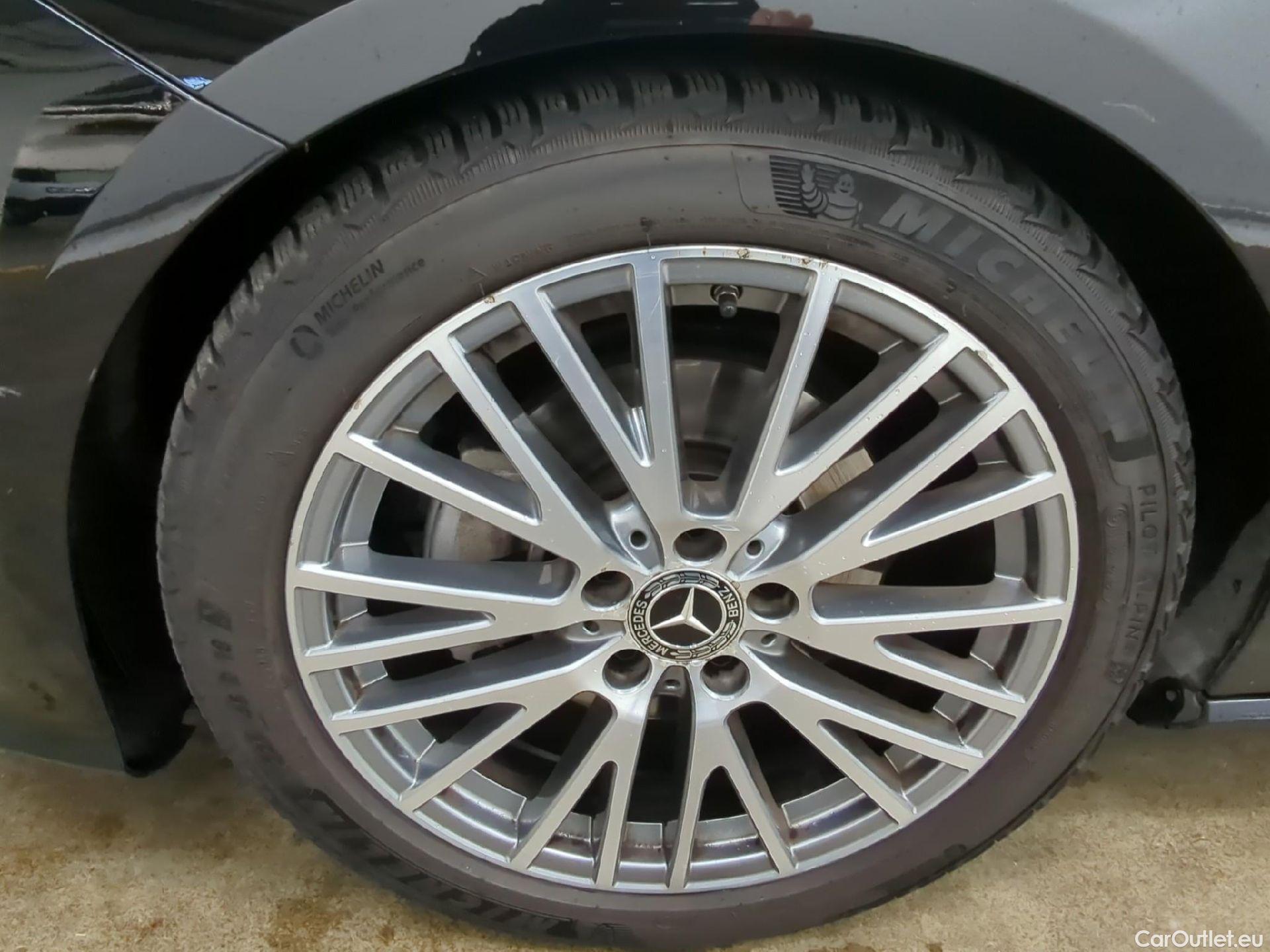  Mercedes  CLA-Klasse MERCEDES-BENZ CLA Shooting Brake / 2019 / 5P / Break CLA 200 d Progressive Line BA8 #1