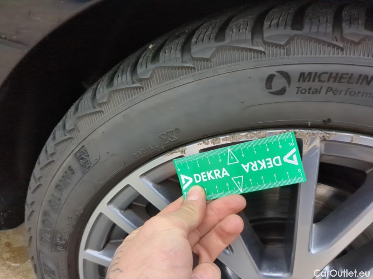  Mercedes  CLA-Klasse MERCEDES-BENZ CLA Shooting Brake / 2019 / 5P / Break CLA 200 d Progressive Line BA8 #19