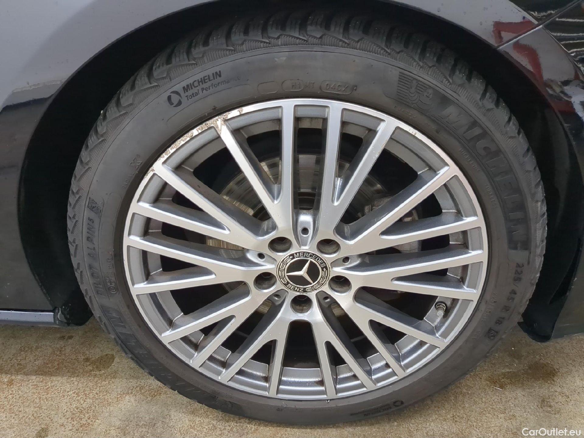  Mercedes  CLA-Klasse MERCEDES-BENZ CLA Shooting Brake / 2019 / 5P / Break CLA 200 d Progressive Line BA8 #16