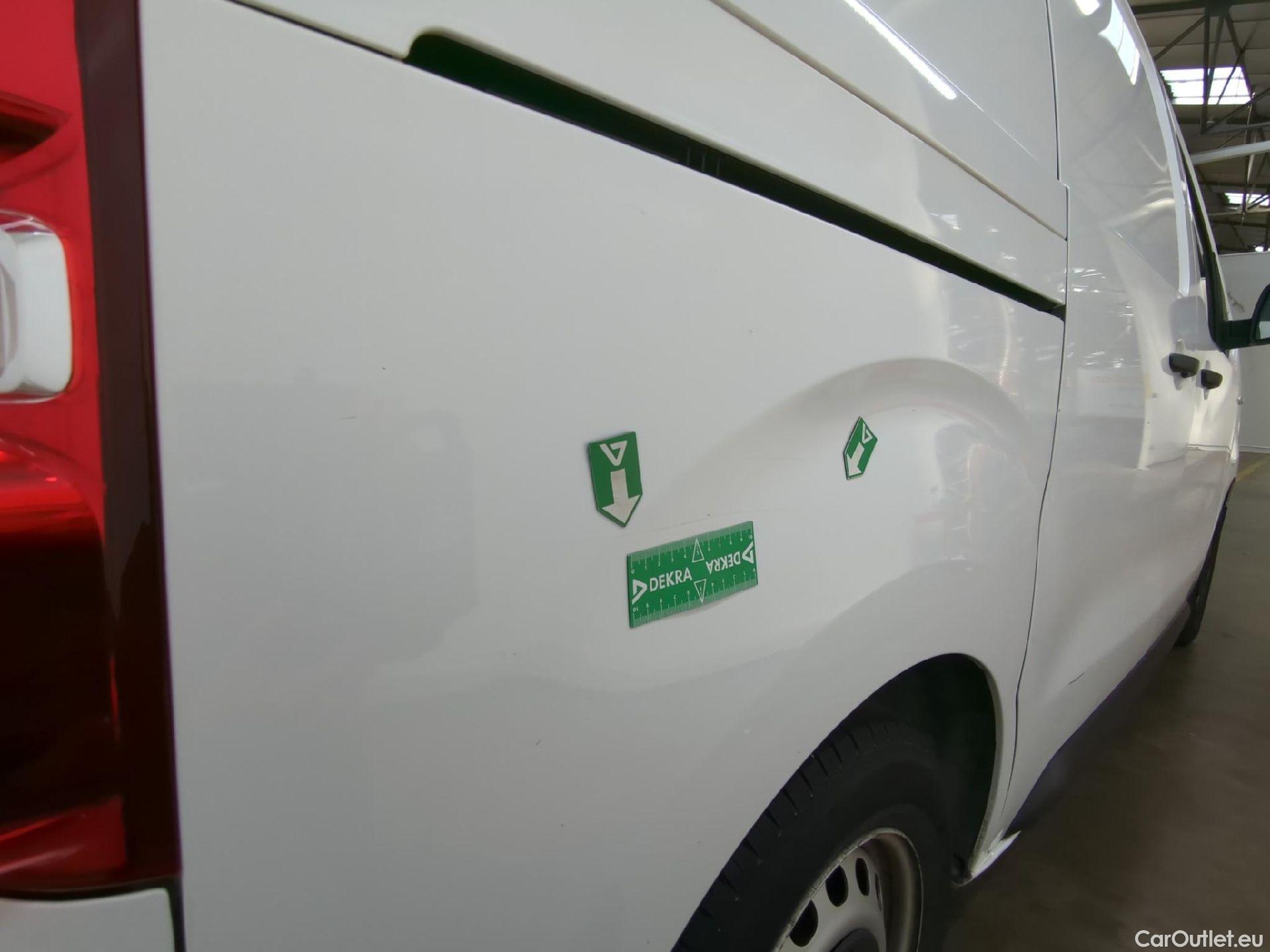  Peugeot  Expert  Fourgon Premium L1 1.5 HDi 120CV BVM6 E6d #33