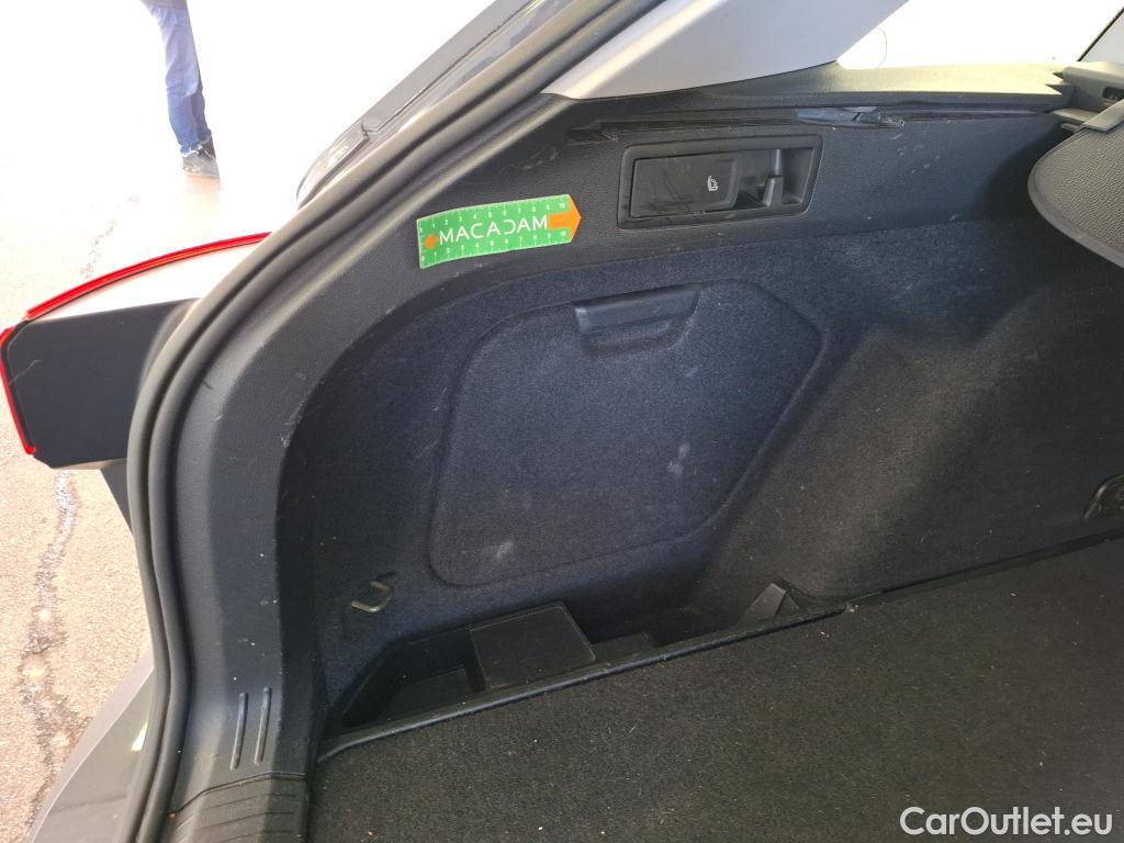  Volkswagen  Golf  VOLKSWAGEN SW / 2020 / 5P / Break 2.0 TDI SCR 115 DSG7 Life Business #51