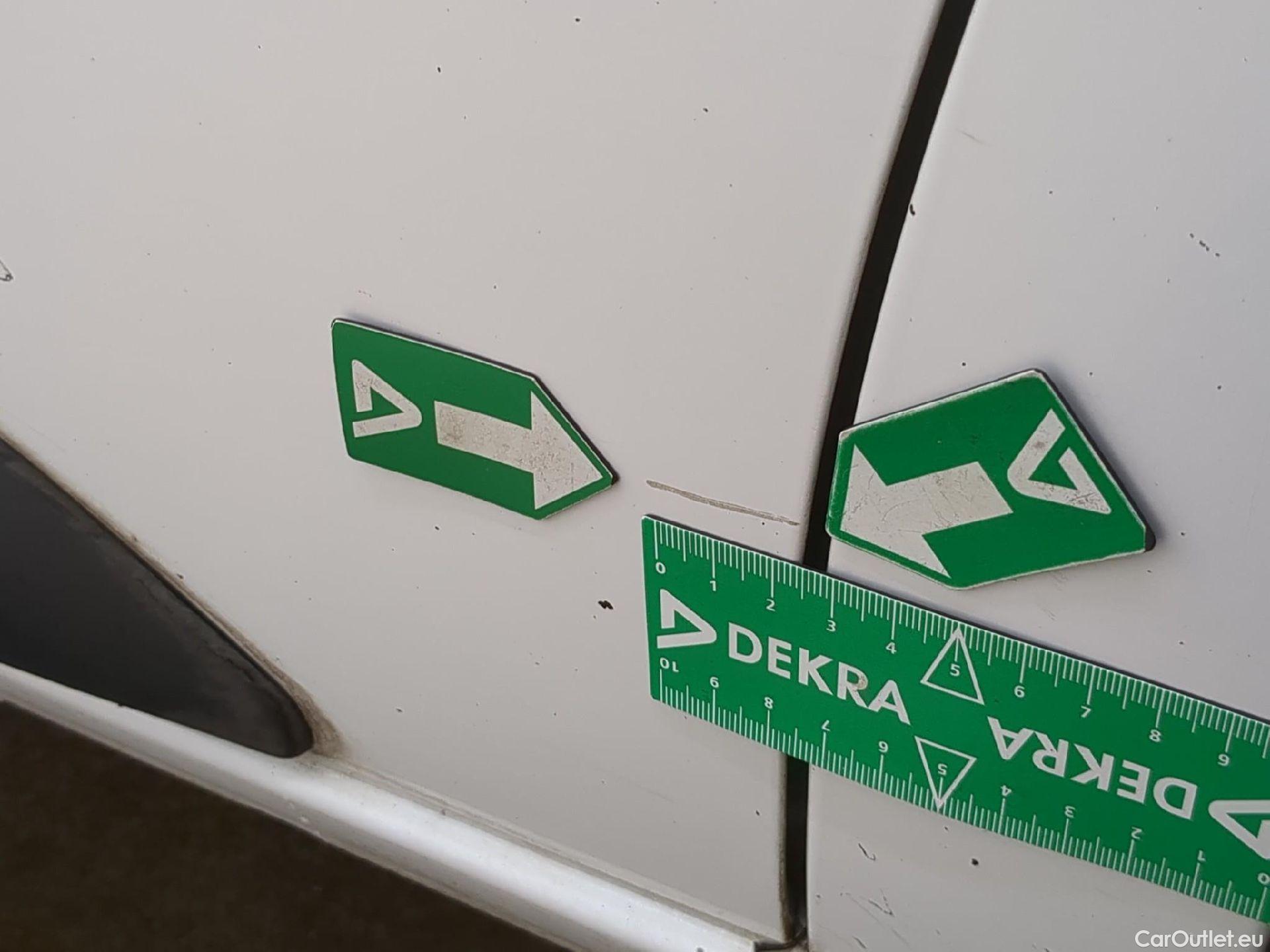  Peugeot  Expert  Fourgon Premium L1 1.5 HDi 120CV BVM6 E6d #17