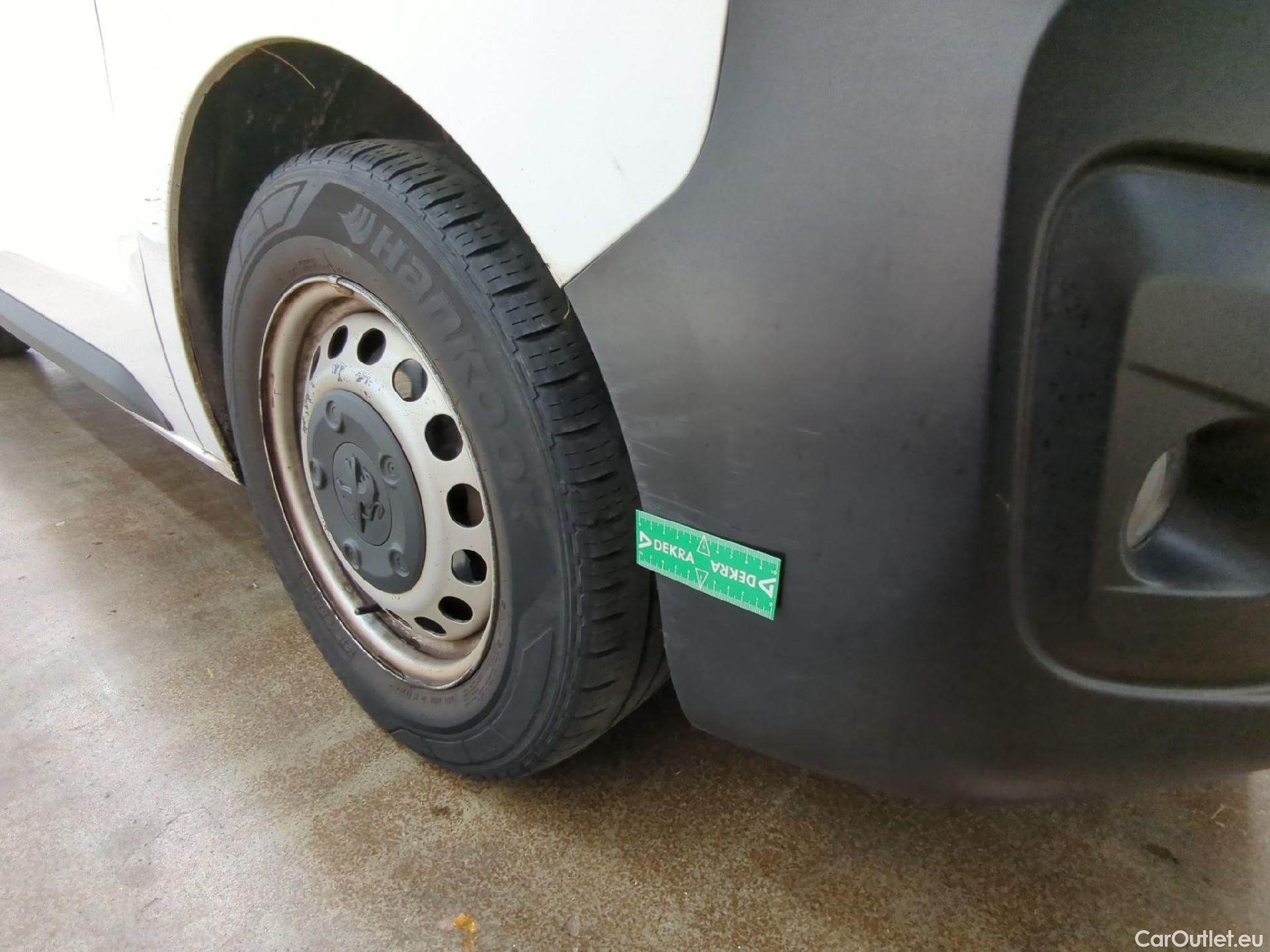  Peugeot  Expert  Fourgon Premium L1 1.5 HDi 120CV BVM6 E6d #19