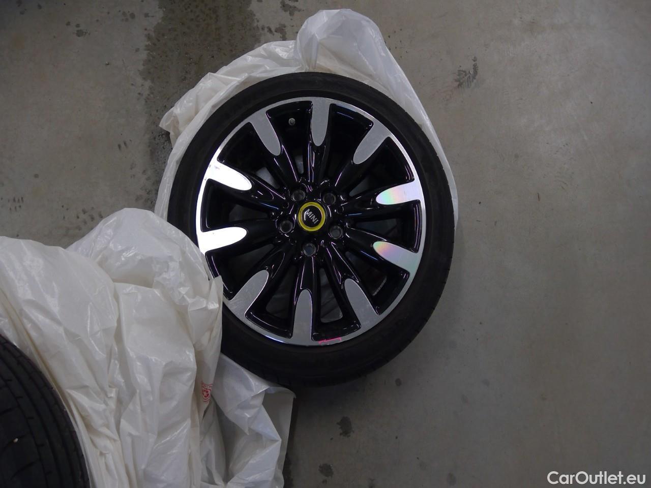  Mini  Mini John Cooper EV SE Maximise 3d #1