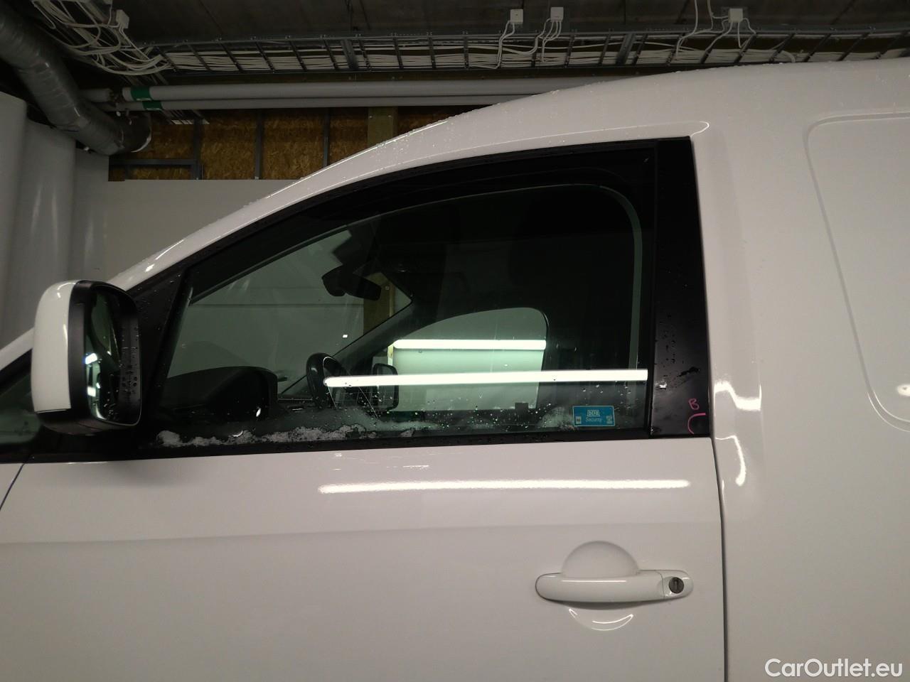  Volkswagen  Caddy  TDI 110 Maxi 4WD Aut. #6