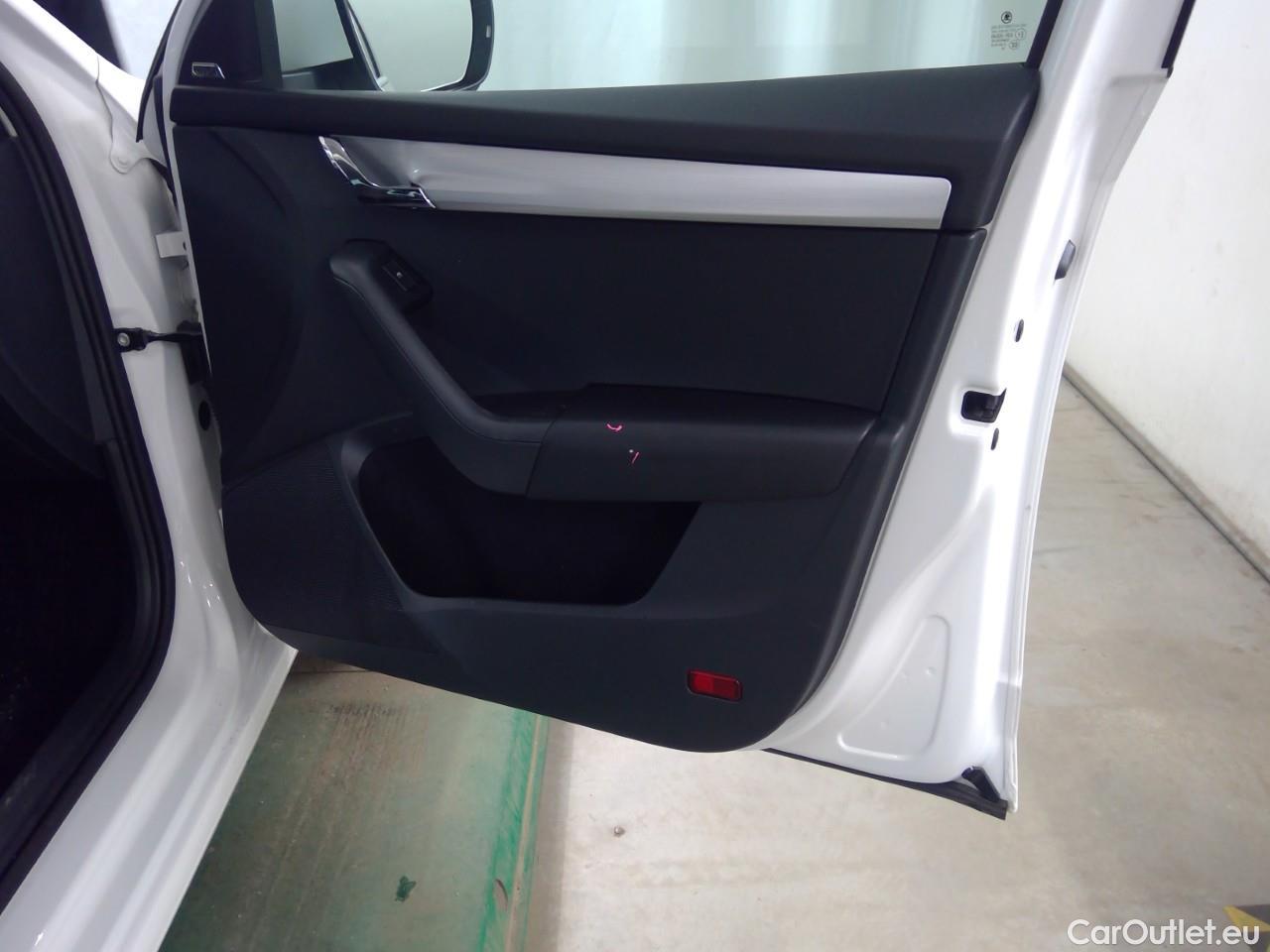  Skoda  Octavia Oct.Combi TSI 150 Ambition Aut #11