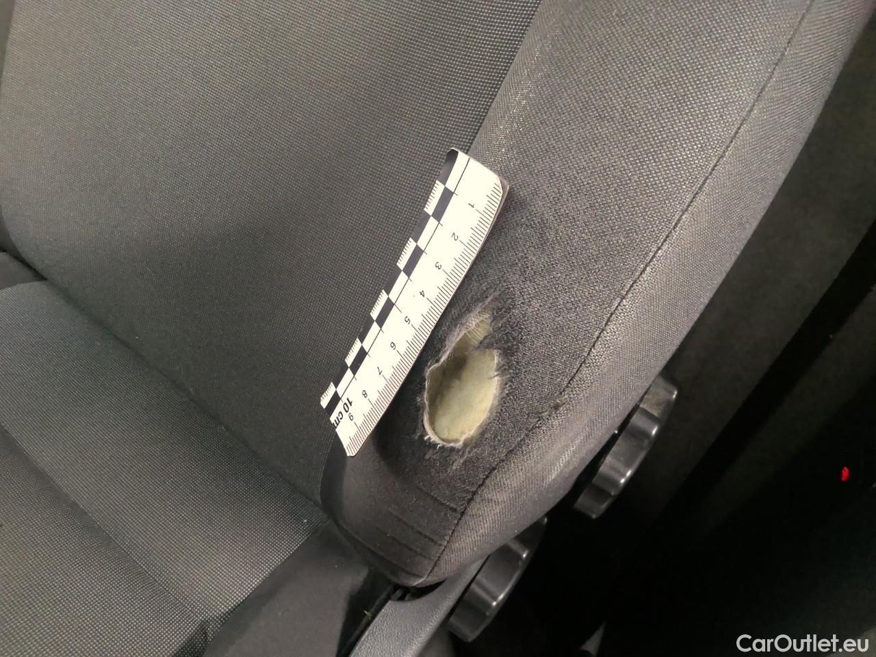  Volkswagen  Caddy  TDI 110 Maxi 4WD Aut. #1