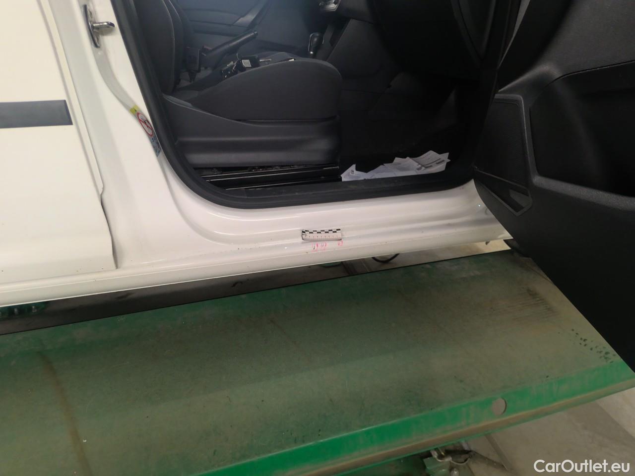  Volkswagen  Caddy  TDI 110 Maxi 4WD Aut. #7