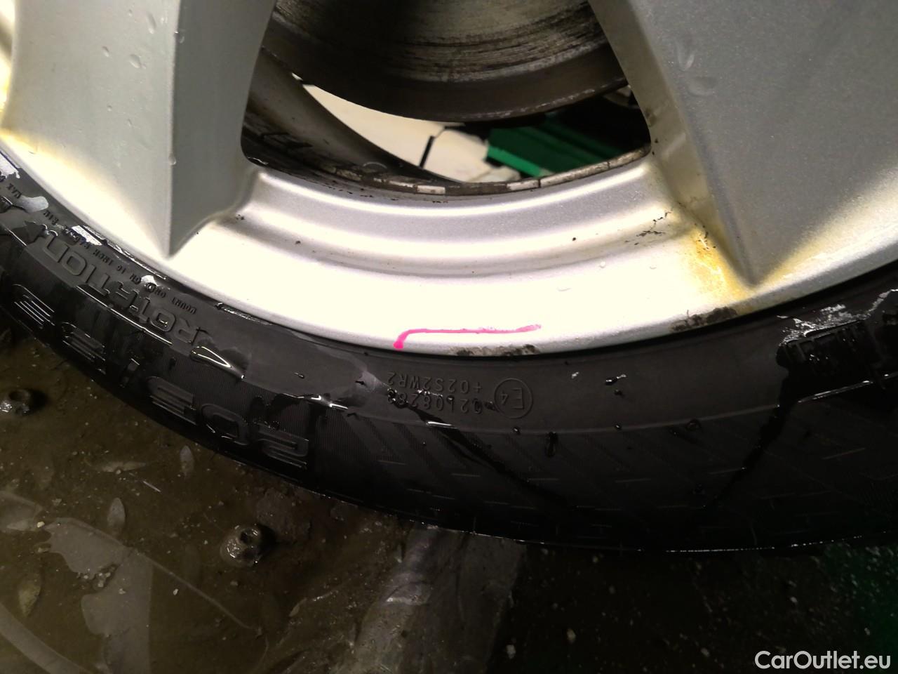  Volkswagen  Caddy  TDI 110 Maxi 4WD Aut. #3