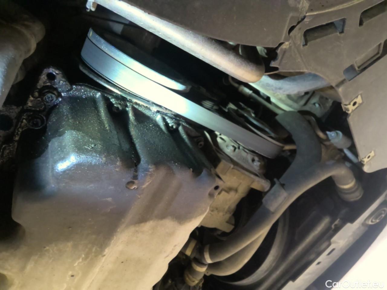  Volkswagen  Caddy  TDI 110 Maxi 4WD Aut. #3