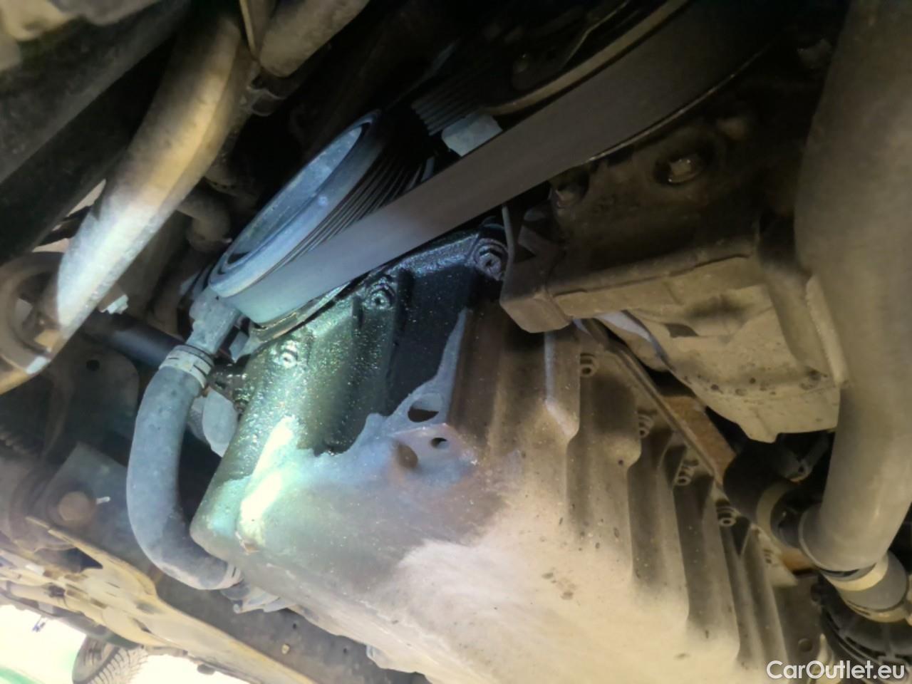  Volkswagen  Caddy  TDI 110 Maxi 4WD Aut. #4