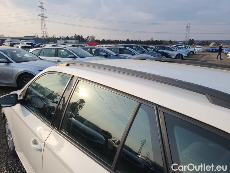  Skoda  Fabia  Combi (2015)  Com 1.0TSI 81 Ambition #26