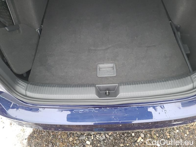  Volkswagen  Golf  VIII Variant (CG5) 2020 Var.2.0TDI 110 Style 5d #21