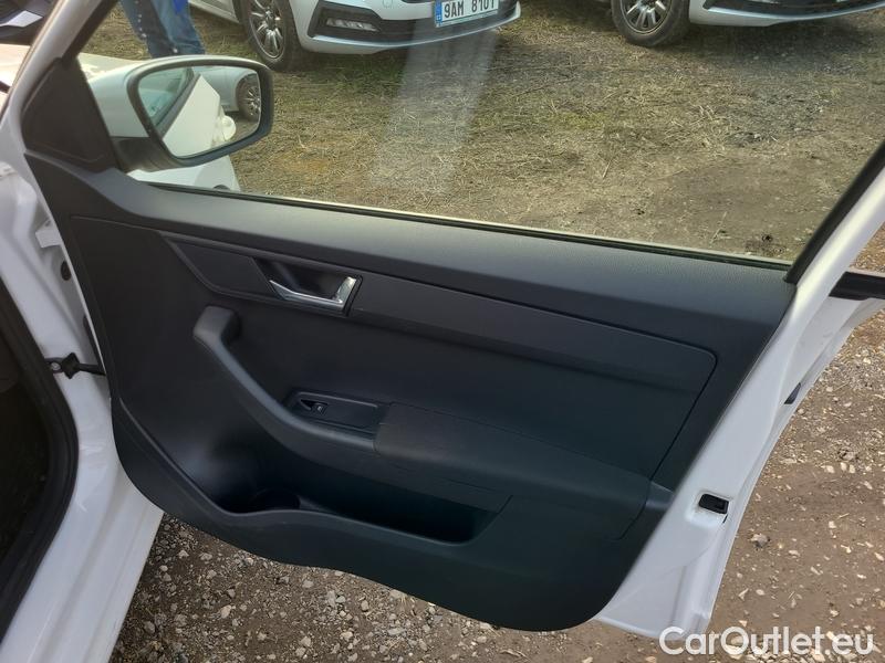  Skoda  Fabia  Combi (2015)  Com 1.0TSI 81 Ambition #32