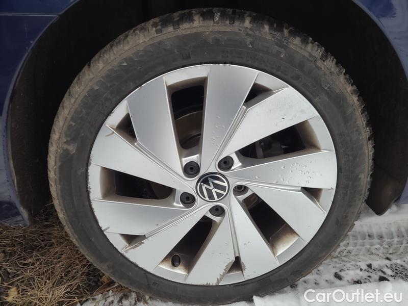  Volkswagen  Golf  VIII Variant (CG5) 2020 Var.2.0TDI 110 Style 5d #24