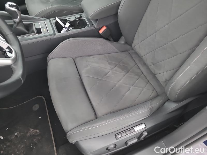  Volkswagen  Golf  VIII Variant (CG5) 2020 Var.2.0TDI 110 Style 5d #9