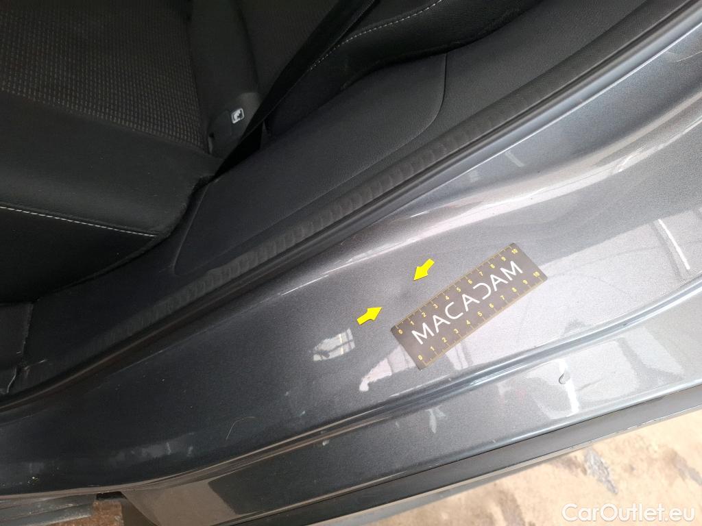  Nissan  Qashqai NISSAN  / 2021 / 5P / Crossover 1.3 MHEV 140 Business Edition #25