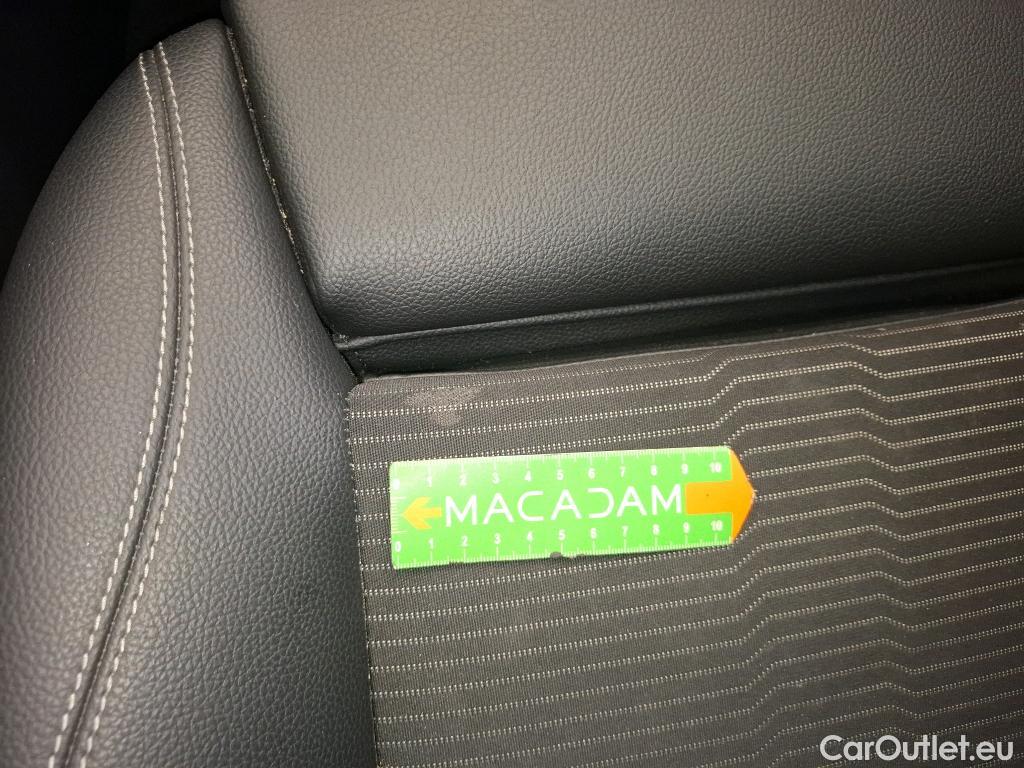  Mercedes  CLA-Klasse MERCEDES-BENZ CLA Coupe / 2019 / 4P / Coupé CLA 180 Business Line BA7 #82