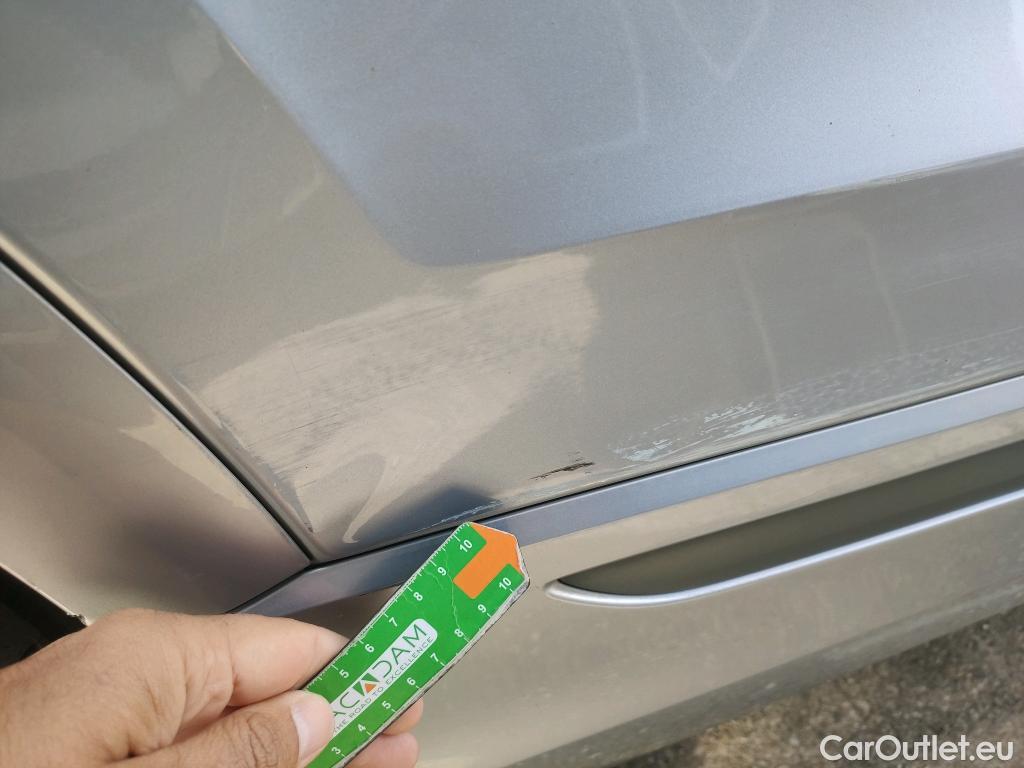  Audi  Q8 AUDI  / 2018 / 5P / todoterreno 55 TFSIe S Line 280kW quattro tiptronic #20