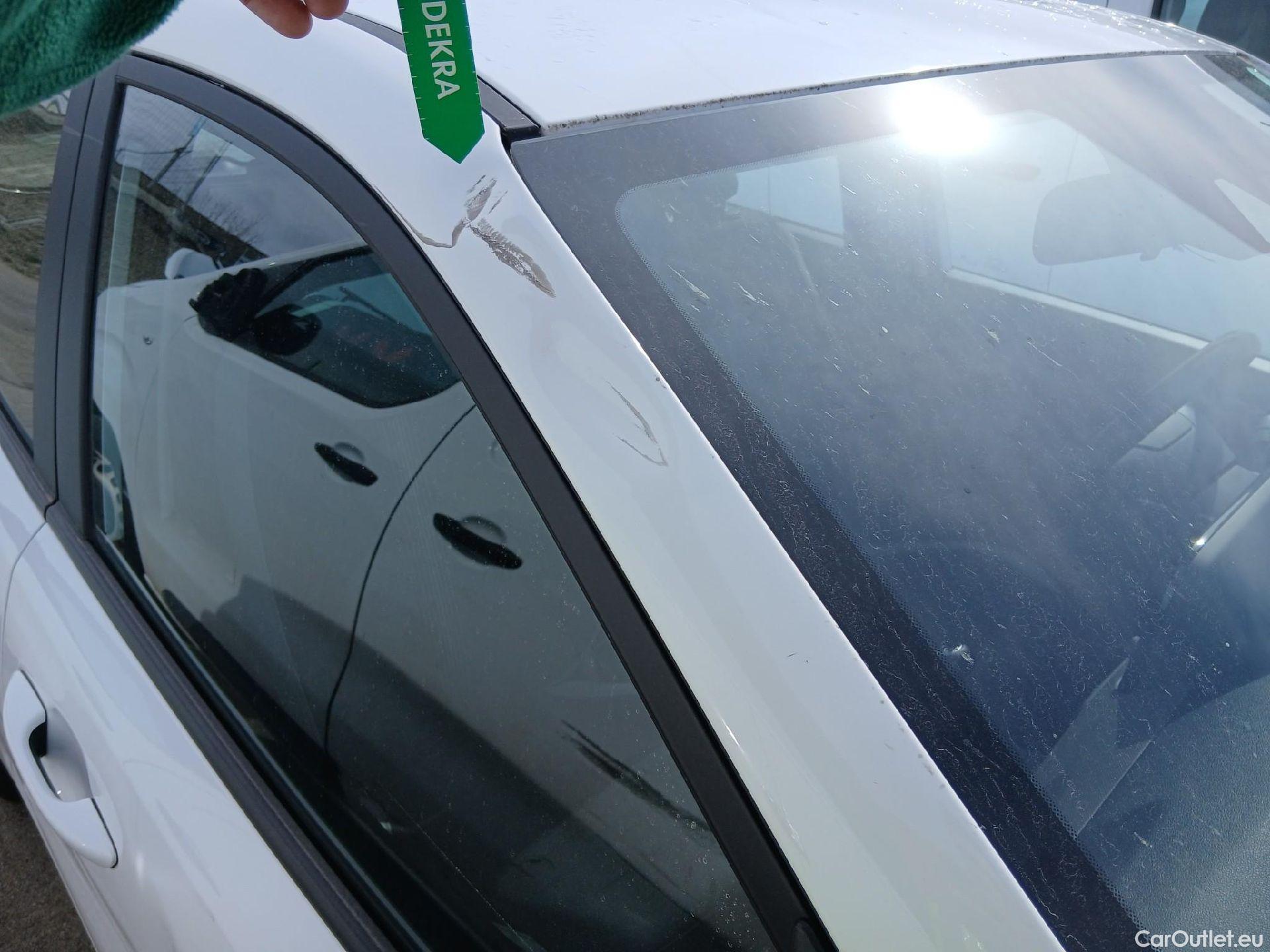  Hyundai  i10 HYUNDAI  / 2020 / 5P / berlina con portón 1.0 Klass #29