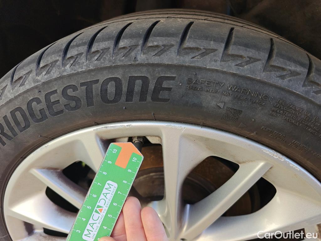  Bmw  Serie 1 BMW  / 2019 / 5P / berlina con portón 118i #28