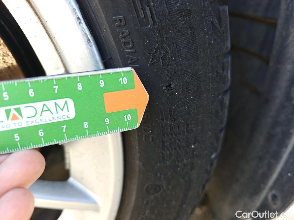  Bmw  Serie 1 BMW  / 2019 / 5P / berlina con portón 118i #1