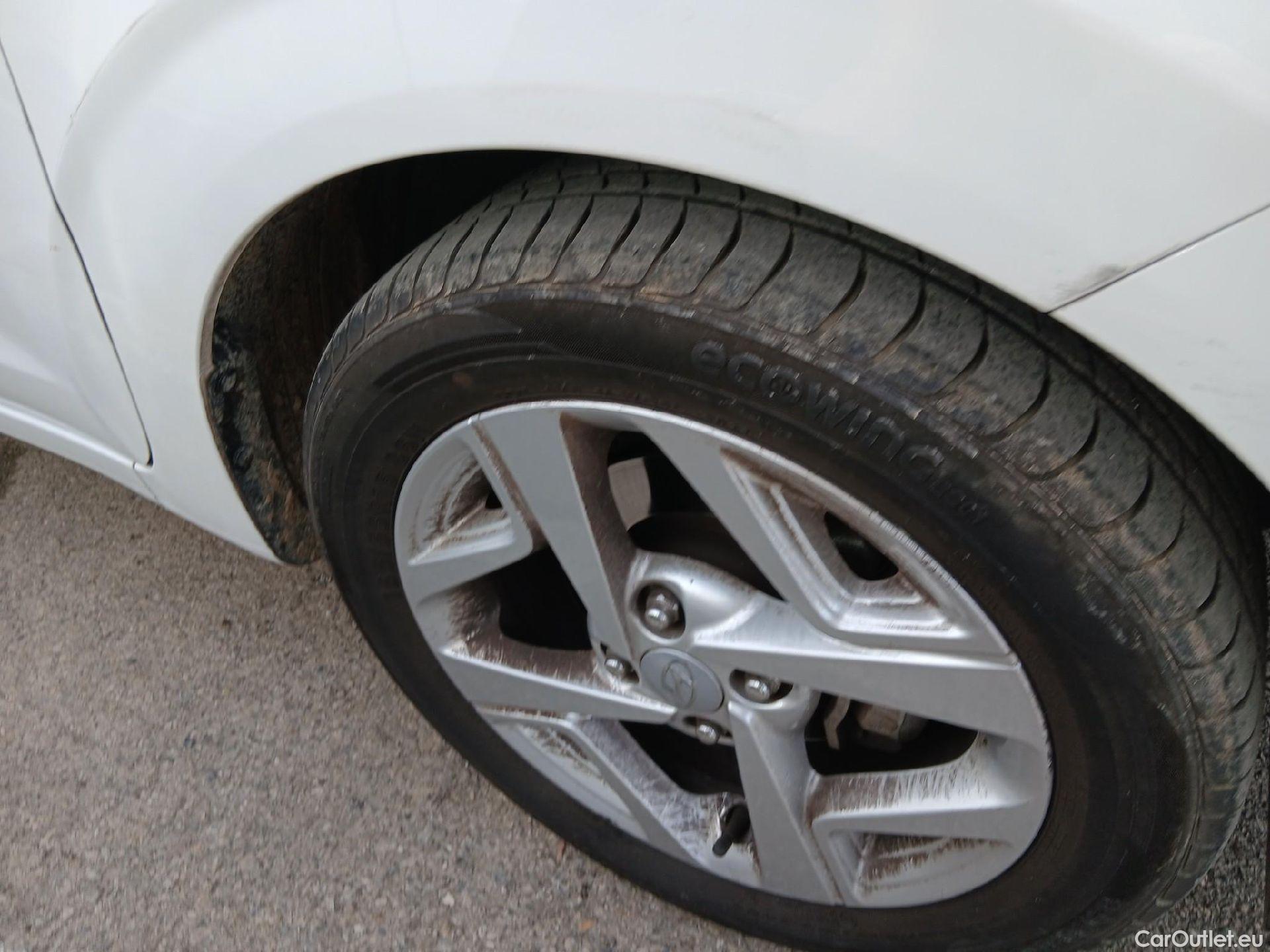  Hyundai  i10 HYUNDAI  / 2020 / 5P / berlina con portón 1.0 Klass #34