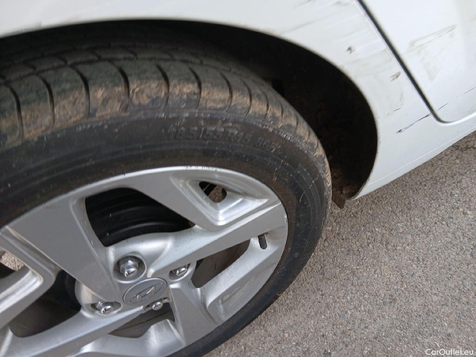  Hyundai  i10 HYUNDAI  / 2020 / 5P / berlina con portón 1.0 Klass #22