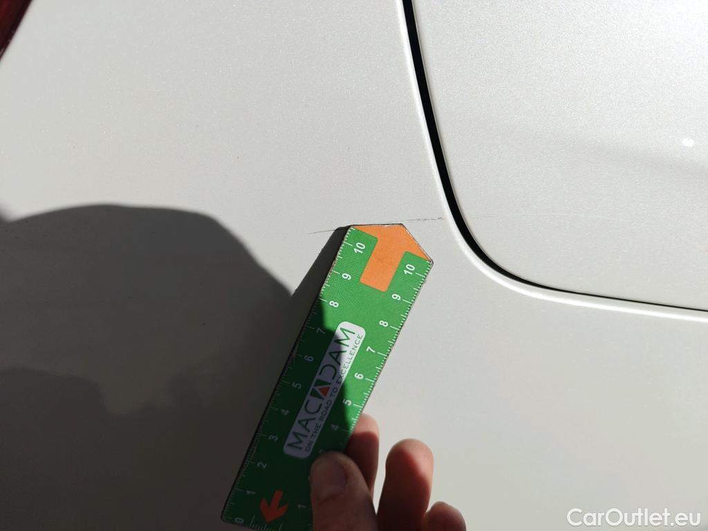  Bmw  Serie 1 BMW  / 2019 / 5P / berlina con portón 118i #53