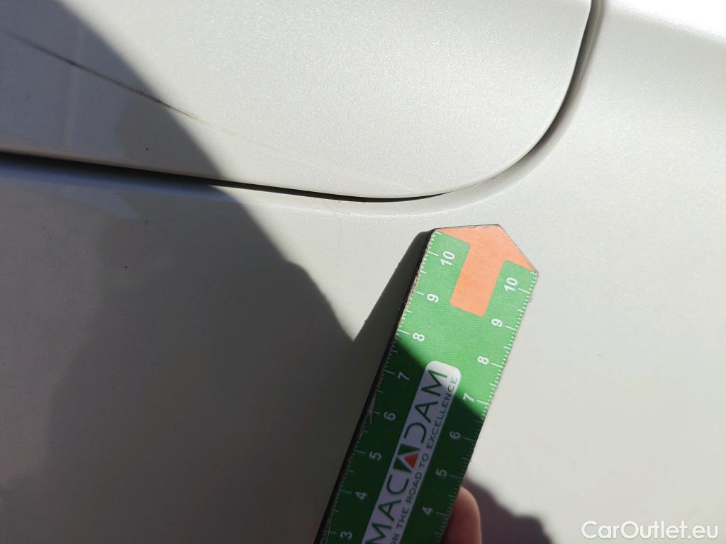  Bmw  Serie 1 BMW  / 2019 / 5P / berlina con portón 118i #54