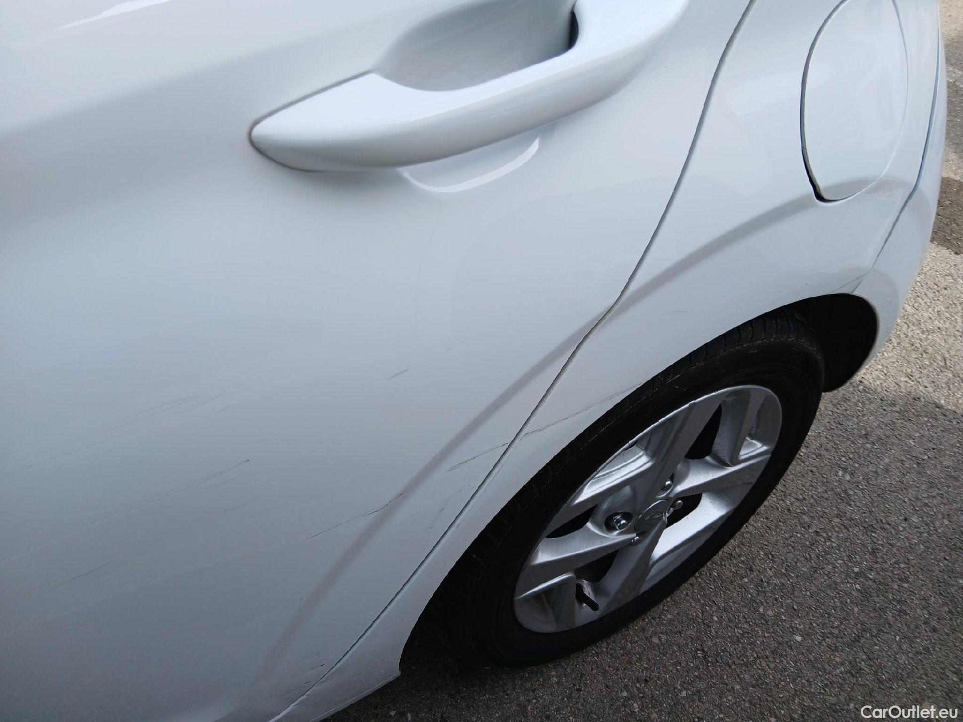  Hyundai  i10 HYUNDAI  / 2020 / 5P / berlina con portón 1.0 Klass #15