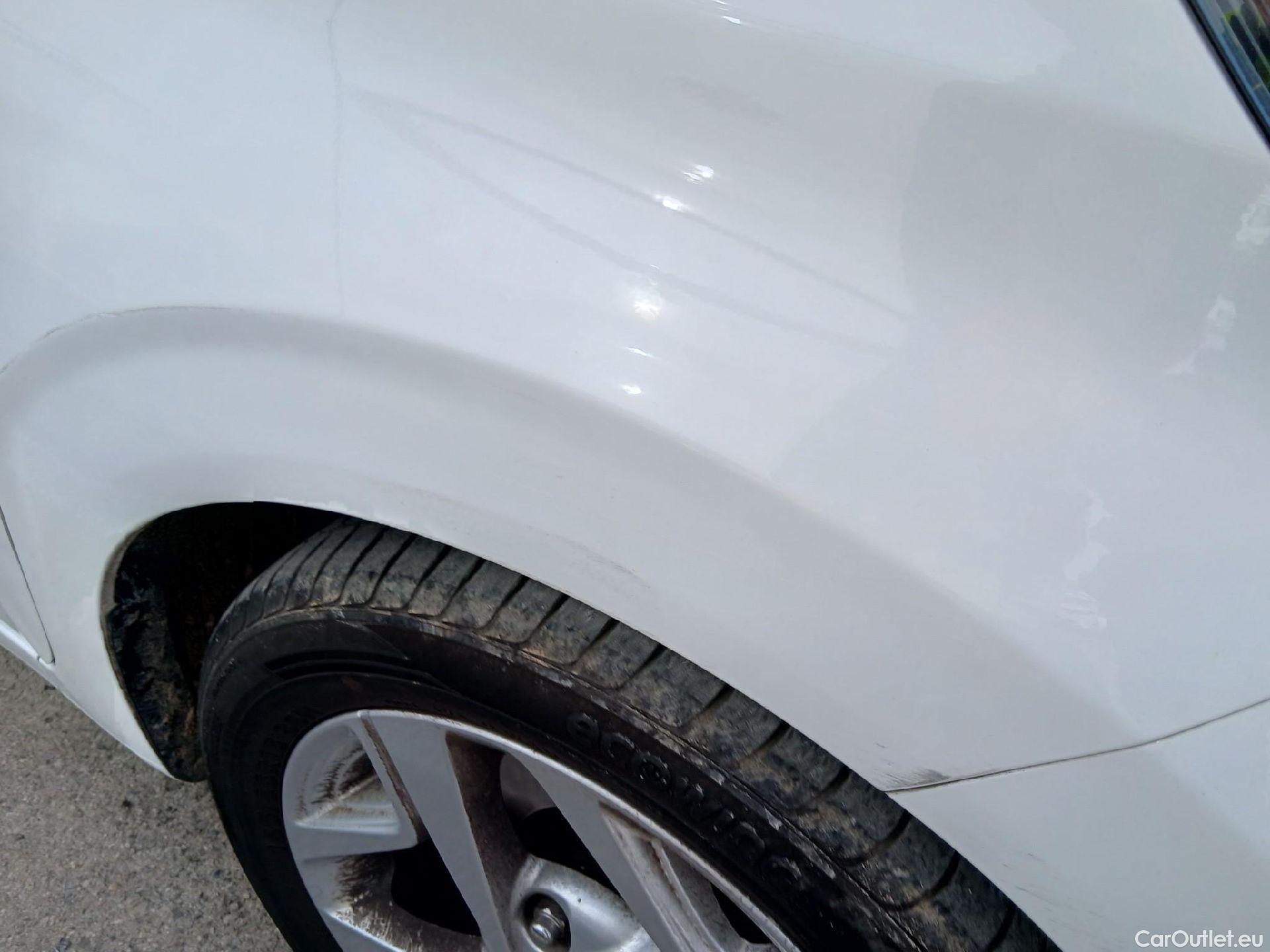  Hyundai  i10 HYUNDAI  / 2020 / 5P / berlina con portón 1.0 Klass #33