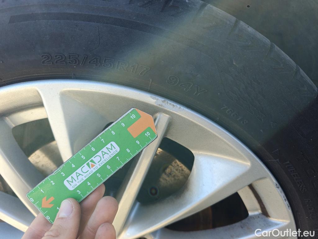  Bmw  Serie 1 BMW  / 2019 / 5P / berlina con portón 118i #20